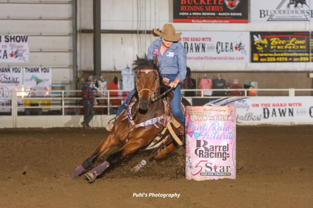 South Carolina's Leslie Willis wins this Ohio Barrel race on her barrel horse, Gimme DaMoney.